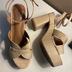 Elegant Tan Platform Sandals dolce vita